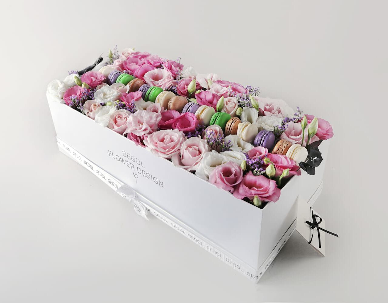 Mix Flowers Pastel - מיקס פרחים בשילוב ורדים ומקרונים -XL